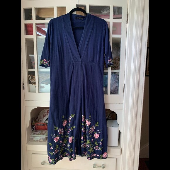 Eshakti dark blue dress with folkloric embroidery - Picture 2 of 6